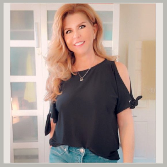 Dkny Tops - DKNY Black Cold Shoulder Top